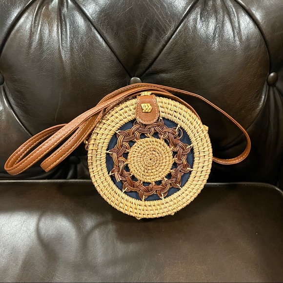 Round Rattan crossbody bag - Picture 6 of 7